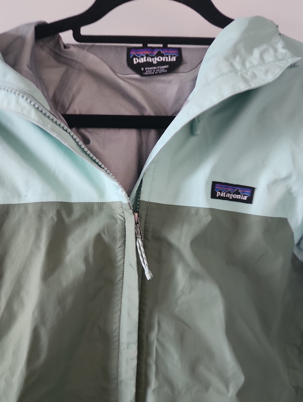 Women's Patagonia Shell Jacket - Picture 2 of 3